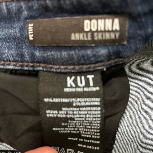 KUT from the kloth Donna Ankle Skinny in 14 Petite. Medium blue with raw hem. - Picture 5 of 7